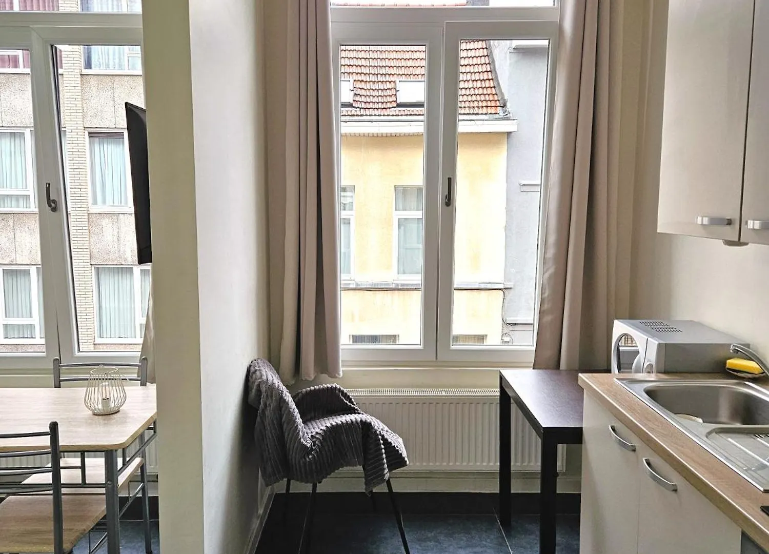 Cozy One-Bedroom Apartment أنتويرب