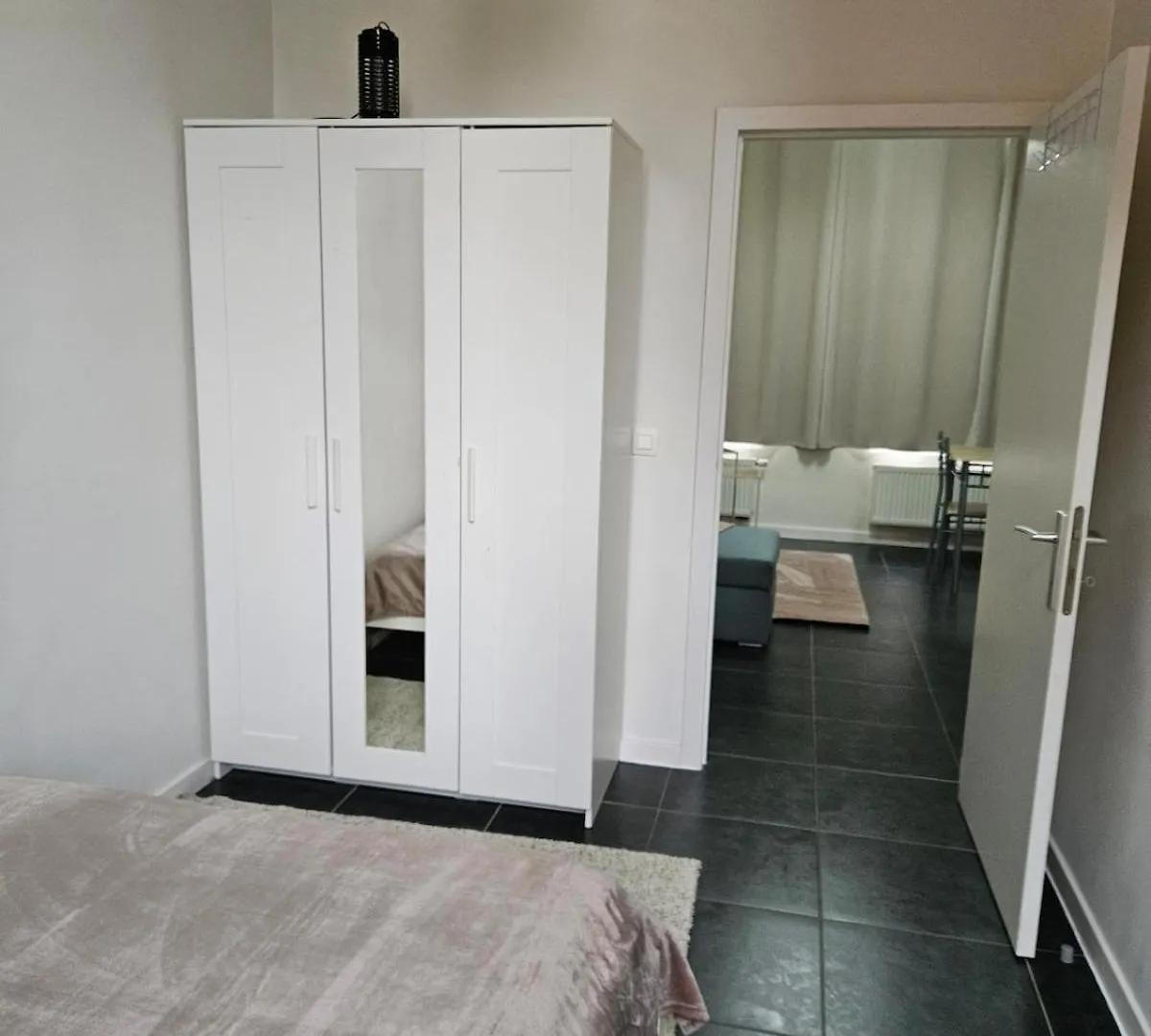 Cozy One-Bedroom Apartment أنتويرب